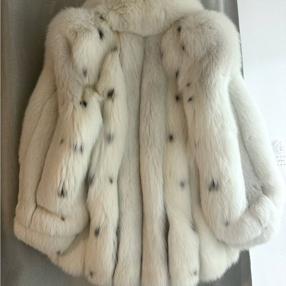 Luxury White Genuine Vintage Spotted Fox Fur Coat - Picture 7 of 8